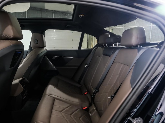 BMW i5 eDrive40 color Negro. Año 2024. 250KW(340CV). Eléctrico. En concesionario Oliva Motor Tarragona de Tarragona