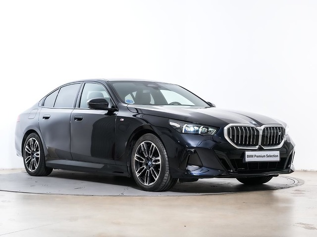 BMW i5 eDrive40 color Negro. Año 2024. 250KW(340CV). Eléctrico. En concesionario Oliva Motor Tarragona de Tarragona