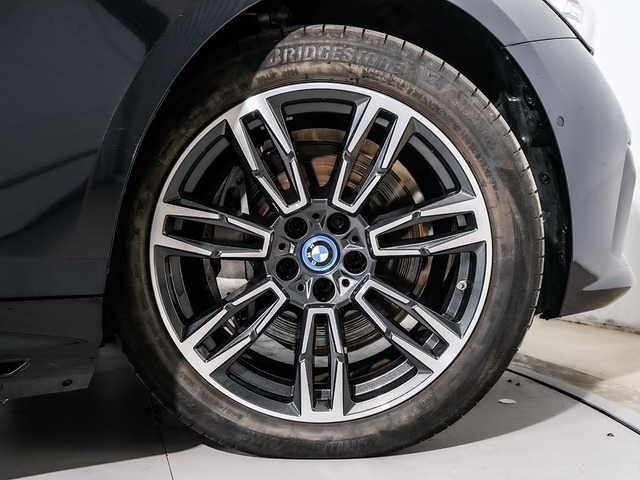 BMW i5 eDrive40 color Negro. Año 2024. 250KW(340CV). Eléctrico. En concesionario Oliva Motor Tarragona de Tarragona