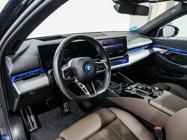 BMW i5 eDrive40 color Negro. Año 2024. 250KW(340CV). Eléctrico. En concesionario Oliva Motor Tarragona de Tarragona