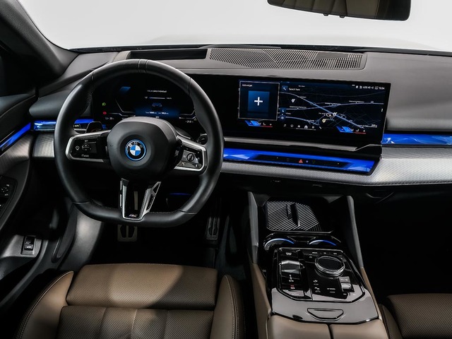 BMW i5 eDrive40 color Negro. Año 2024. 250KW(340CV). Eléctrico. En concesionario Oliva Motor Tarragona de Tarragona