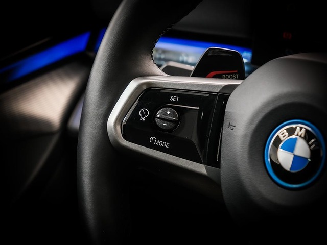 BMW i5 eDrive40 color Negro. Año 2024. 250KW(340CV). Eléctrico. En concesionario Oliva Motor Tarragona de Tarragona