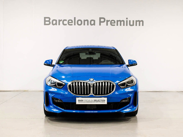 BMW Serie 1 118d color Azul. Año 2024. 110KW(150CV). Diésel. En concesionario Barcelona Premium -- GRAN VIA de Barcelona