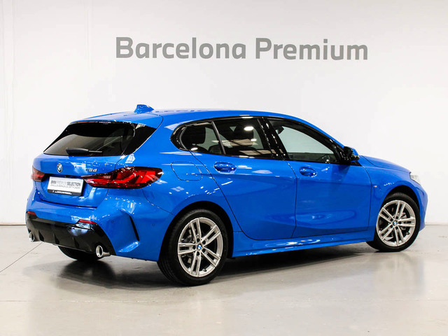 BMW Serie 1 118d color Azul. Año 2024. 110KW(150CV). Diésel. En concesionario Barcelona Premium -- GRAN VIA de Barcelona