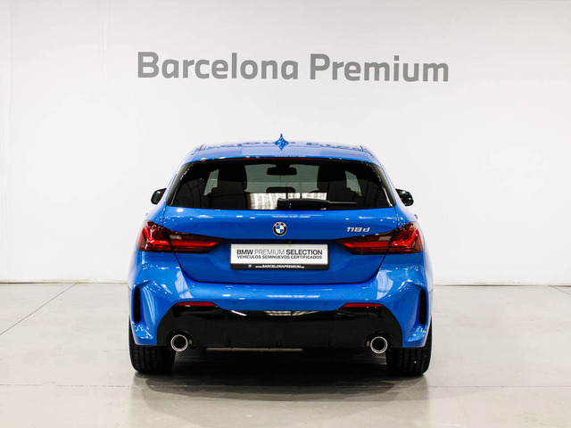 BMW Serie 1 118d color Azul. Año 2024. 110KW(150CV). Diésel. En concesionario Barcelona Premium -- GRAN VIA de Barcelona