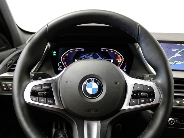 BMW Serie 1 118d color Azul. Año 2024. 110KW(150CV). Diésel. En concesionario Barcelona Premium -- GRAN VIA de Barcelona