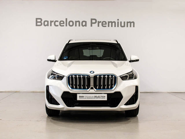 BMW iX1 xDrive30 color Blanco. Año 2023. 230KW(313CV). Eléctrico. En concesionario Barcelona Premium -- GRAN VIA de Barcelona