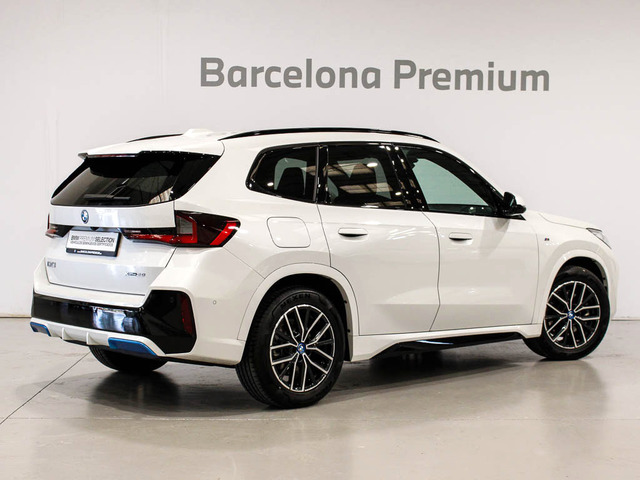 BMW iX1 xDrive30 color Blanco. Año 2023. 230KW(313CV). Eléctrico. En concesionario Barcelona Premium -- GRAN VIA de Barcelona