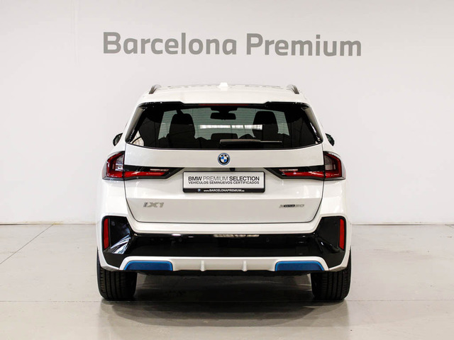 BMW iX1 xDrive30 color Blanco. Año 2023. 230KW(313CV). Eléctrico. En concesionario Barcelona Premium -- GRAN VIA de Barcelona