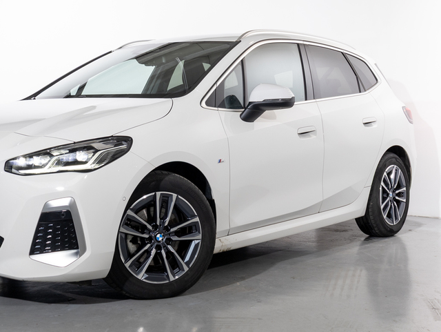BMW Serie 2 218i Active Tourer color Blanco. Año 2024. 100KW(136CV). Gasolina. En concesionario Oliva Motor Girona de Girona