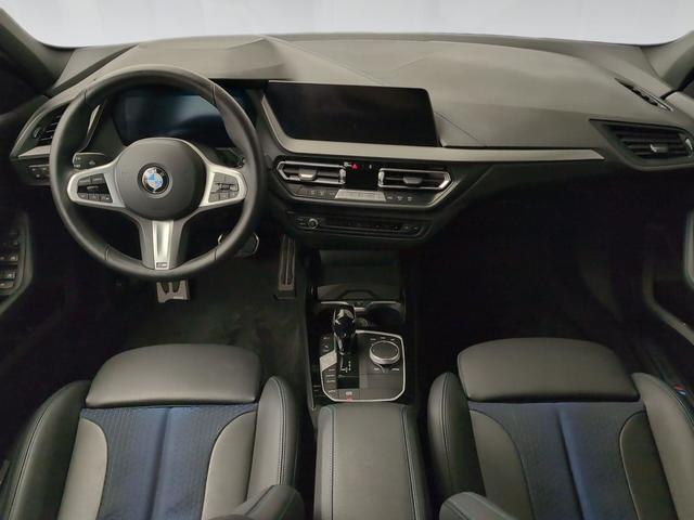 BMW Serie 1 118d color Negro. Año 2024. 110KW(150CV). Diésel. En concesionario Automotor Premium Marbella - Málaga de Málaga
