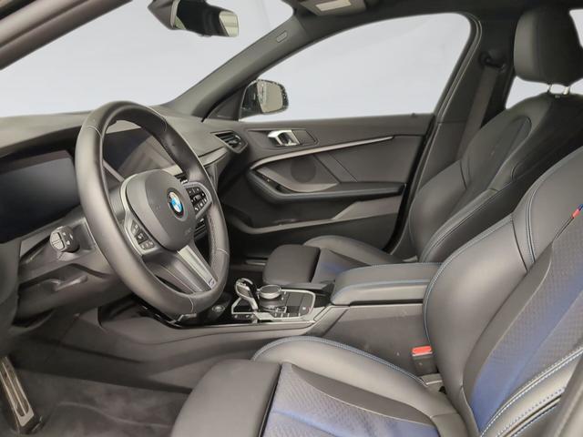 BMW Serie 1 118d color Negro. Año 2024. 110KW(150CV). Diésel. En concesionario Automotor Premium Marbella - Málaga de Málaga