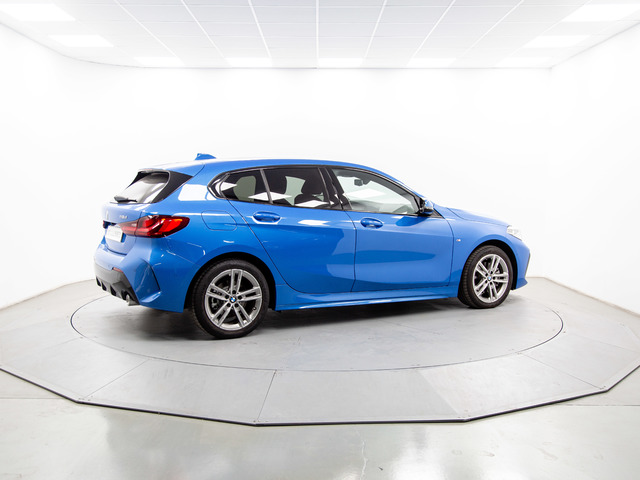 BMW Serie 1 118d color Azul. Año 2024. 110KW(150CV). Diésel. En concesionario Móvil Begar Alicante de Alicante