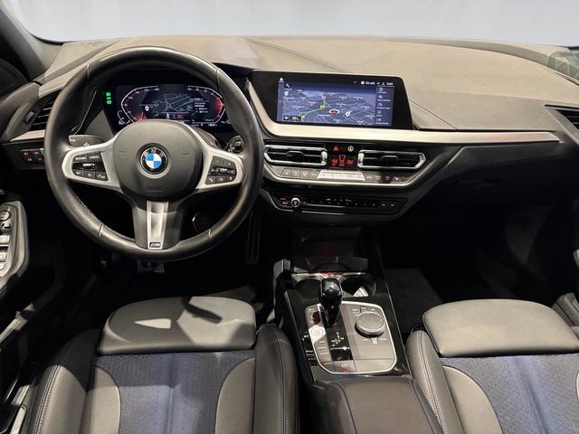 BMW Serie 1 118d color Gris. Año 2024. 110KW(150CV). Diésel. En concesionario Automotor Costa, S.L.U. de Almería