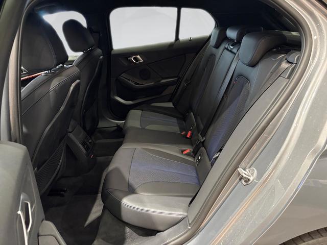 BMW Serie 1 118d color Gris. Año 2024. 110KW(150CV). Diésel. En concesionario Automotor Costa, S.L.U. de Almería