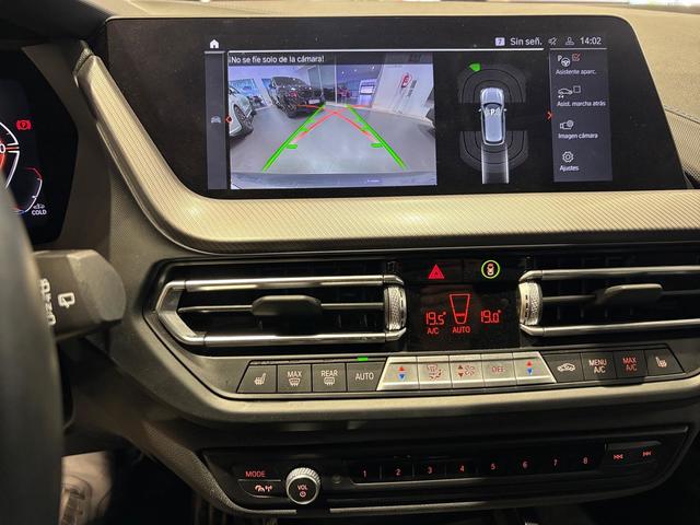 BMW Serie 1 118d color Gris. Año 2024. 110KW(150CV). Diésel. En concesionario Automotor Costa, S.L.U. de Almería