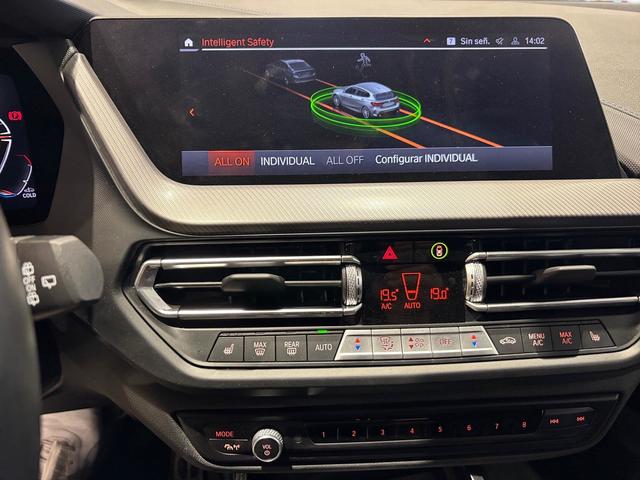 BMW Serie 1 118d color Gris. Año 2024. 110KW(150CV). Diésel. En concesionario Automotor Costa, S.L.U. de Almería