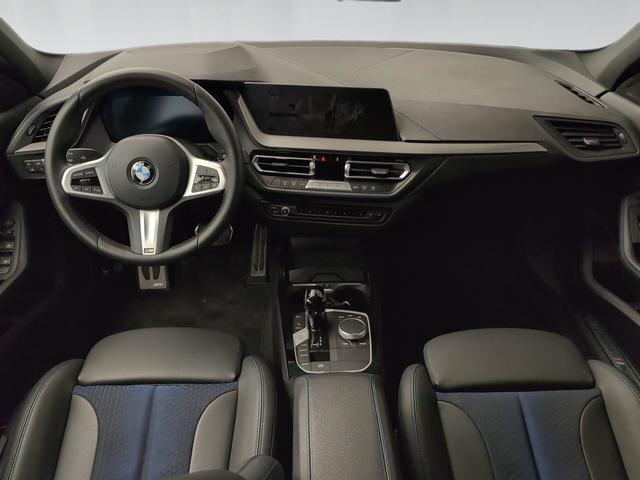 BMW Serie 1 118d color Negro. Año 2024. 110KW(150CV). Diésel. En concesionario Automotor Costa, S.L.U. de Almería