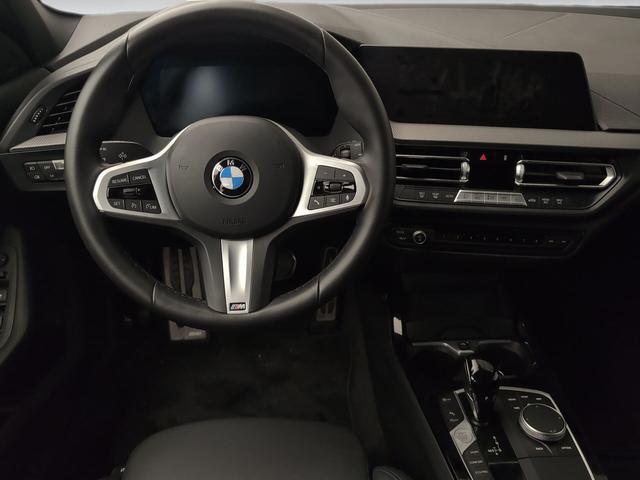 BMW Serie 1 118d color Negro. Año 2024. 110KW(150CV). Diésel. En concesionario Automotor Costa, S.L.U. de Almería