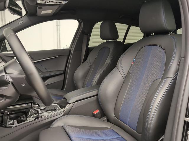 BMW Serie 1 118d color Negro. Año 2024. 110KW(150CV). Diésel. En concesionario Automotor Costa, S.L.U. de Almería