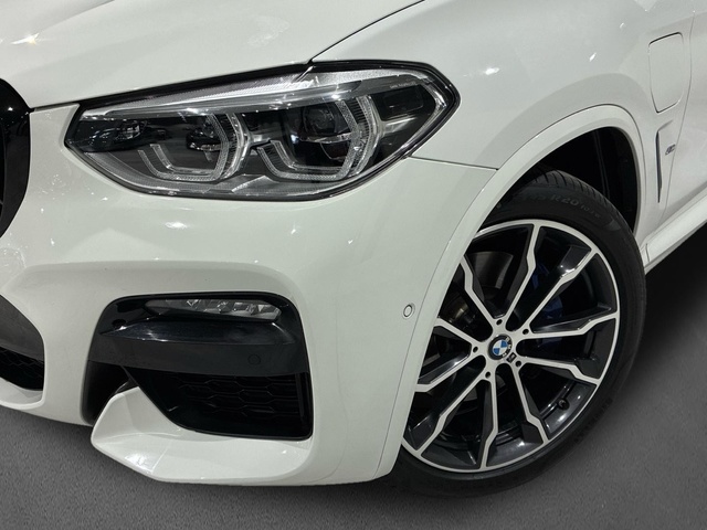 BMW X3 xDrive30e color Blanco. Año 2021. 215KW(292CV). Híbrido Electro/Gasolina. En concesionario BMW Marcos Automoción de Valencia