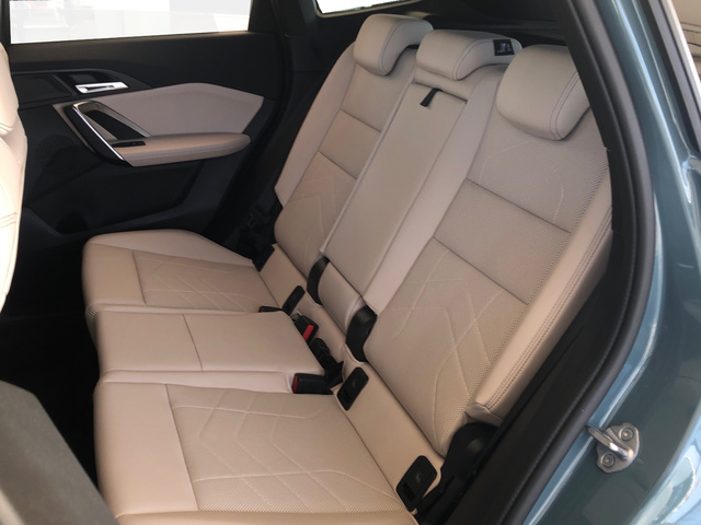 BMW X1 xDrive20d color Verde. Año 2024. 120KW(163CV). Diésel. En concesionario Vehinter Getafe de Madrid