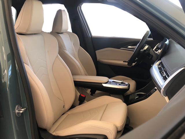BMW X1 xDrive20d color Verde. Año 2024. 120KW(163CV). Diésel. En concesionario Vehinter Getafe de Madrid