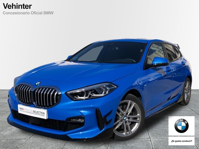 BMW Serie 1 118d color Azul. Año 2021. 110KW(150CV). Diésel. En concesionario Momentum S.A. de Madrid
