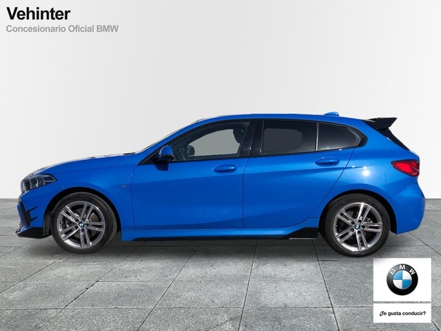 BMW Serie 1 118d color Azul. Año 2021. 110KW(150CV). Diésel. En concesionario Momentum S.A. de Madrid