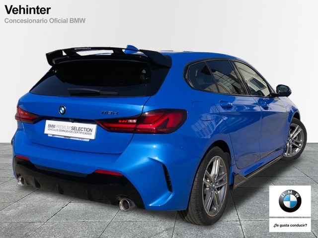 BMW Serie 1 118d color Azul. Año 2021. 110KW(150CV). Diésel. En concesionario Momentum S.A. de Madrid