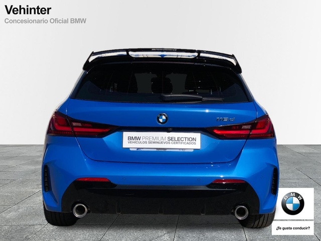 BMW Serie 1 118d color Azul. Año 2021. 110KW(150CV). Diésel. En concesionario Momentum S.A. de Madrid