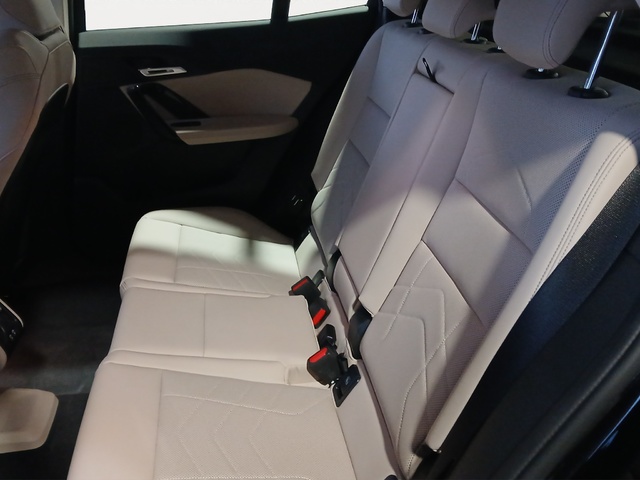 BMW X2 sDrive20d color Negro. Año 2025. 120KW(163CV). Diésel. En concesionario GANDIA Automoviles Fersan, S.A. de Valencia