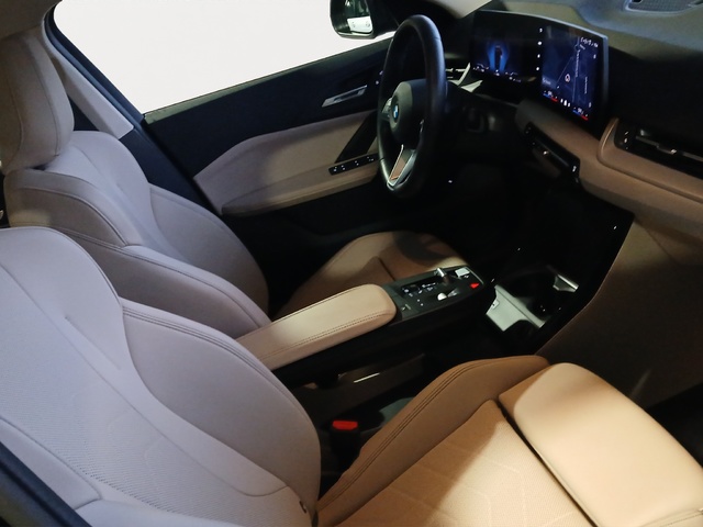 BMW X2 sDrive20d color Negro. Año 2025. 120KW(163CV). Diésel. En concesionario GANDIA Automoviles Fersan, S.A. de Valencia