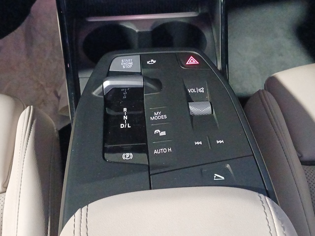 BMW X2 sDrive20d color Negro. Año 2025. 120KW(163CV). Diésel. En concesionario GANDIA Automoviles Fersan, S.A. de Valencia