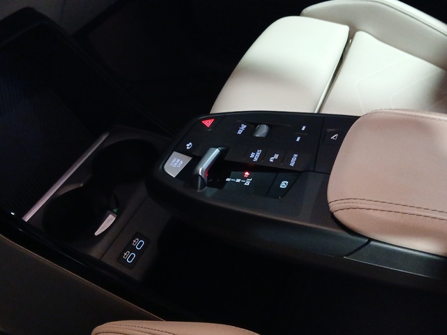 BMW X2 sDrive20d color Negro. Año 2025. 120KW(163CV). Diésel. En concesionario GANDIA Automoviles Fersan, S.A. de Valencia