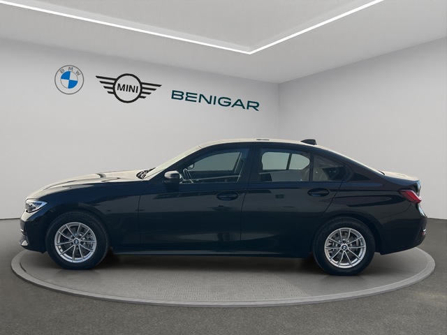 BMW Serie 3 318d color Negro. Año 2022. 110KW(150CV). Diésel. En concesionario GANDIA Automoviles Fersan, S.A. de Valencia