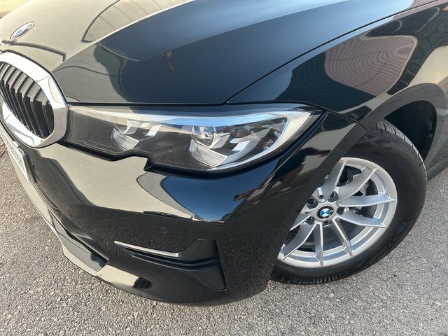 BMW Serie 3 318d color Negro. Año 2022. 110KW(150CV). Diésel. En concesionario GANDIA Automoviles Fersan, S.A. de Valencia