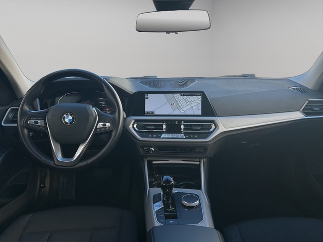 BMW Serie 3 318d color Negro. Año 2022. 110KW(150CV). Diésel. En concesionario GANDIA Automoviles Fersan, S.A. de Valencia
