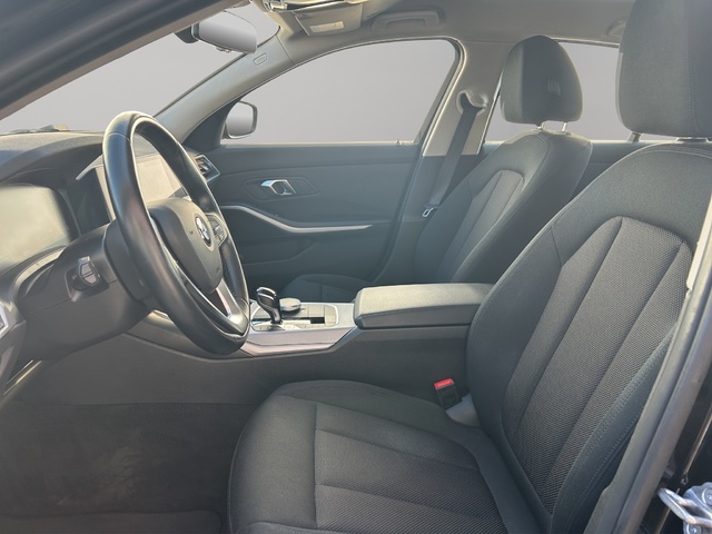 BMW Serie 3 318d color Negro. Año 2022. 110KW(150CV). Diésel. En concesionario GANDIA Automoviles Fersan, S.A. de Valencia