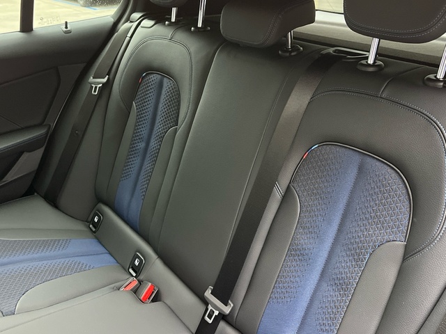 BMW Serie 1 118d color Blanco. Año 2023. 110KW(150CV). Diésel. En concesionario Celtamotor Vigo de Pontevedra