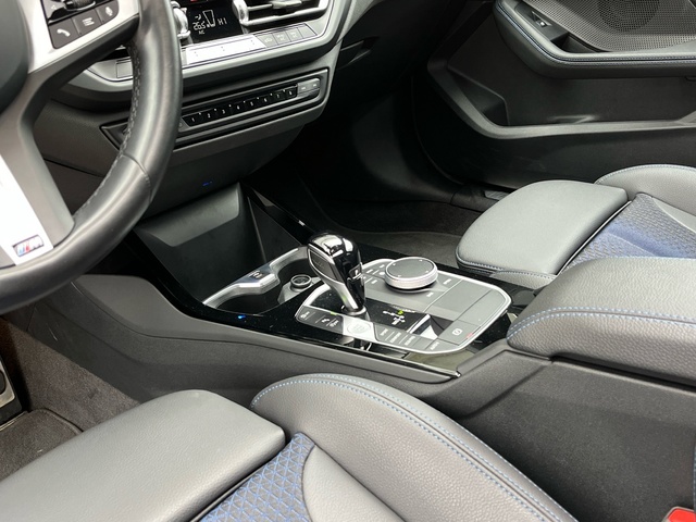 BMW Serie 1 118d color Blanco. Año 2023. 110KW(150CV). Diésel. En concesionario Celtamotor Vigo de Pontevedra