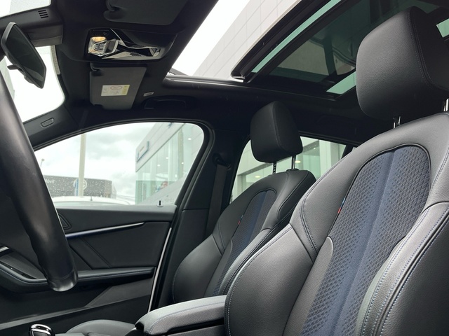 BMW Serie 1 118d color Blanco. Año 2023. 110KW(150CV). Diésel. En concesionario Celtamotor Vigo de Pontevedra