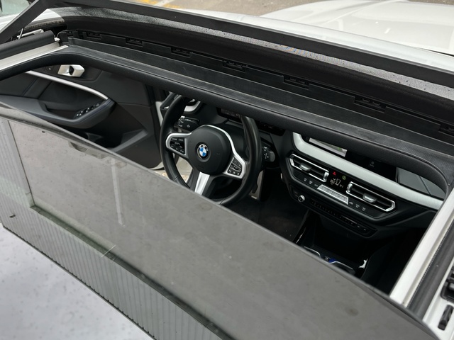 BMW Serie 1 118d color Blanco. Año 2023. 110KW(150CV). Diésel. En concesionario Celtamotor Vigo de Pontevedra