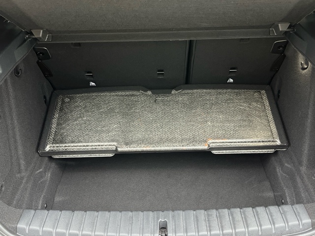 BMW Serie 1 118d color Blanco. Año 2023. 110KW(150CV). Diésel. En concesionario Celtamotor Vigo de Pontevedra