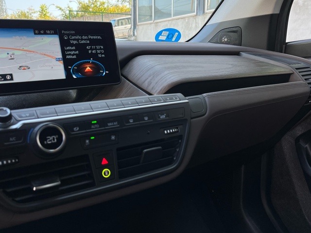 BMW i3 120Ah color Negro. Año 2019. 125KW(170CV). Eléctrico. En concesionario Celtamotor Vigo de Pontevedra