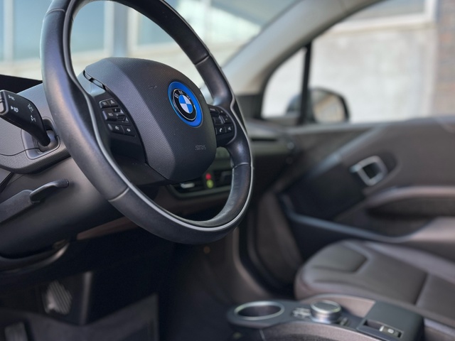BMW i3 120Ah color Negro. Año 2019. 125KW(170CV). Eléctrico. En concesionario Celtamotor Vigo de Pontevedra
