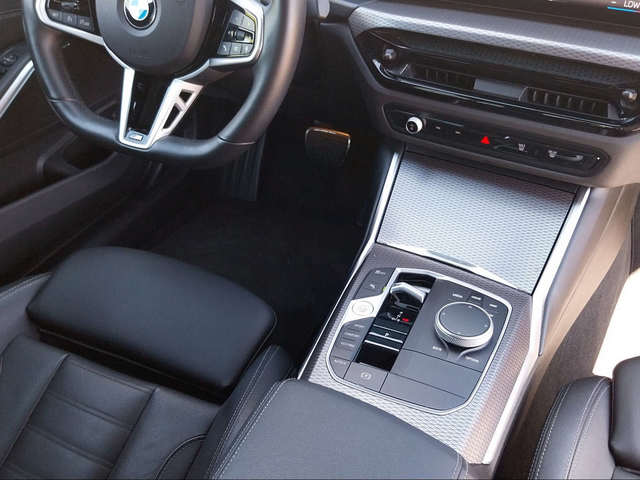 BMW Serie 3 320d color Negro. Año 2024. 140KW(190CV). Diésel. En concesionario San Rafael Motor, S.L. de Córdoba