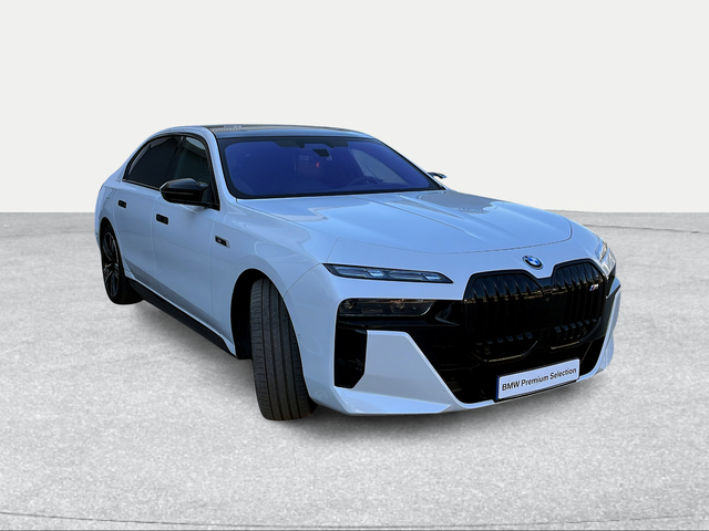 BMW Serie 7 M760e color Blanco. Año 2023. 420KW(571CV). Híbrido Electro/Gasolina. En concesionario Ilbira Motor | Granada de Granada