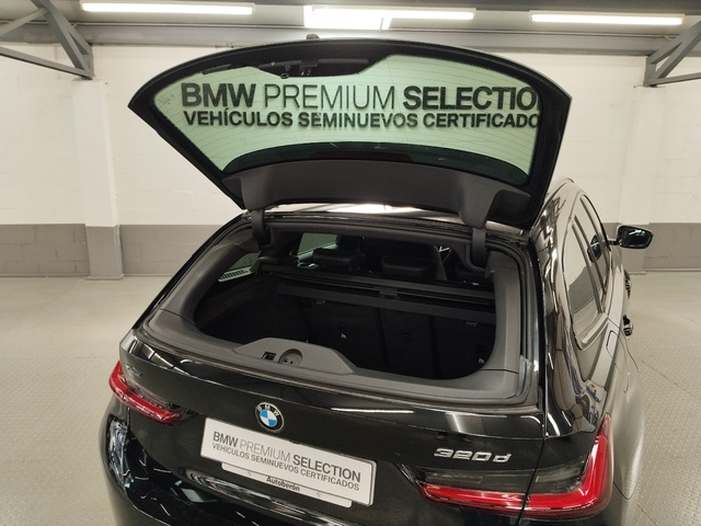 BMW Serie 3 320d Touring color Negro. Año 2023. 140KW(190CV). Híbrido Electro/Diesel. En concesionario Autoberón de La Rioja