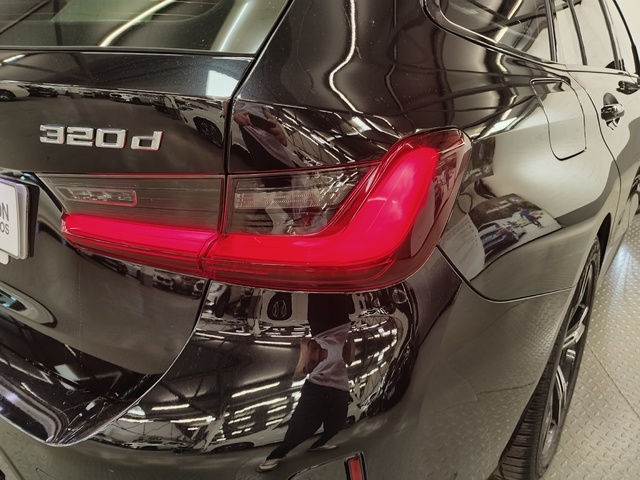 BMW Serie 3 320d Touring color Negro. Año 2023. 140KW(190CV). Híbrido Electro/Diesel. En concesionario Autoberón de La Rioja